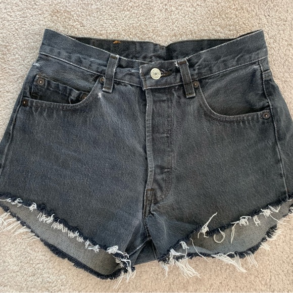 Vintage Levi’s Grey Denim High-waisted Shorts Sz 25 - Picture 1 of 3